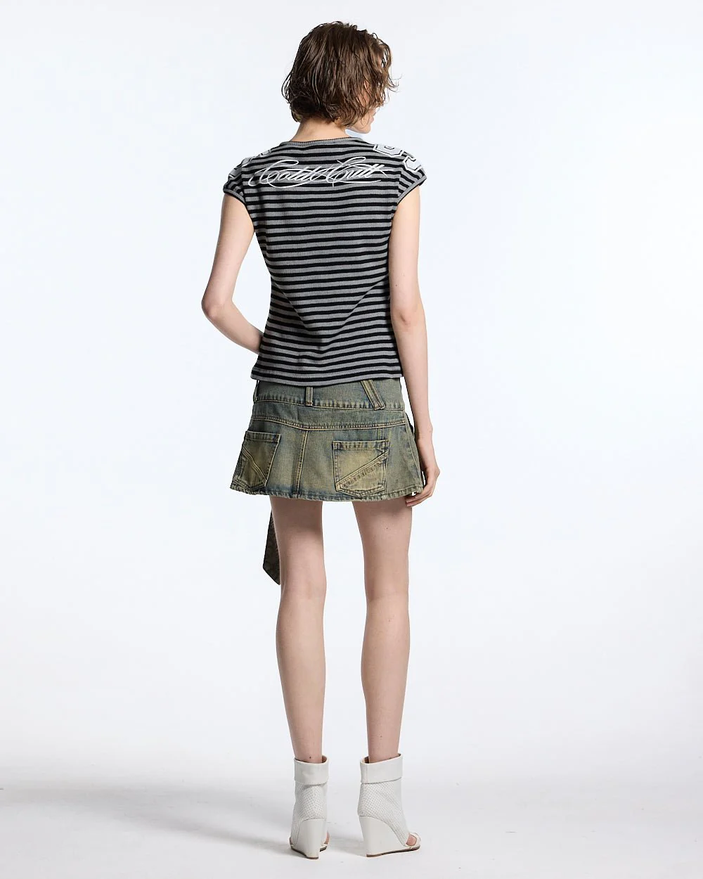 SNEAK PEAK BABY TEE BLACK - Image 9